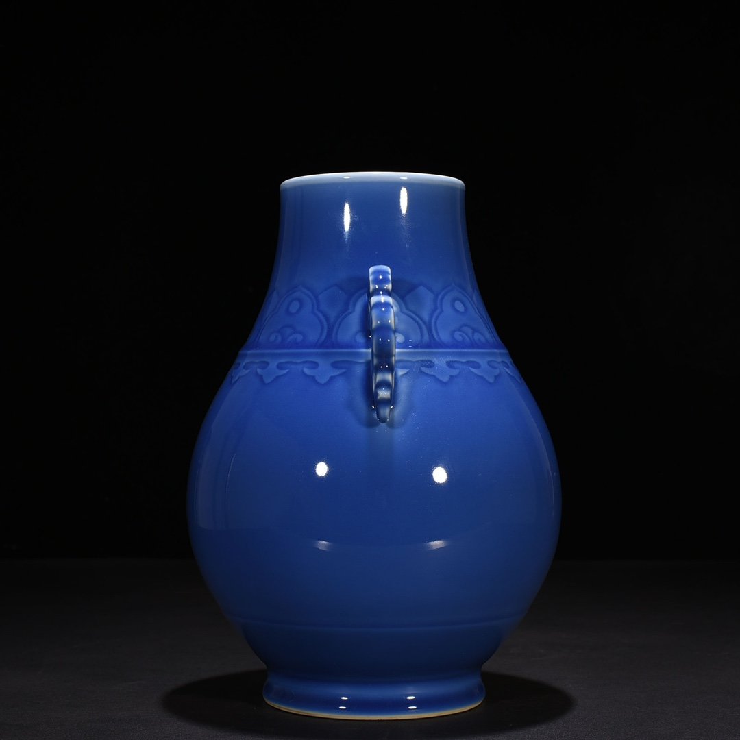 Qing Dynasty Qianlong Festival Blue Glazed Double-Eared Zun