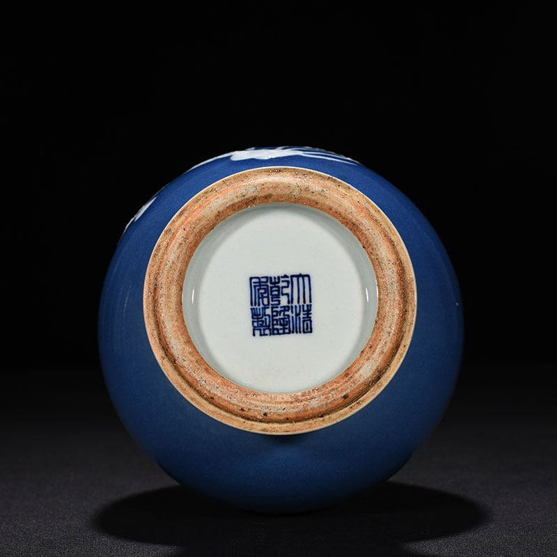 Qing Dynasty Qianlong Festival Blue Glaze Long-necked Vase with Carved Flowers