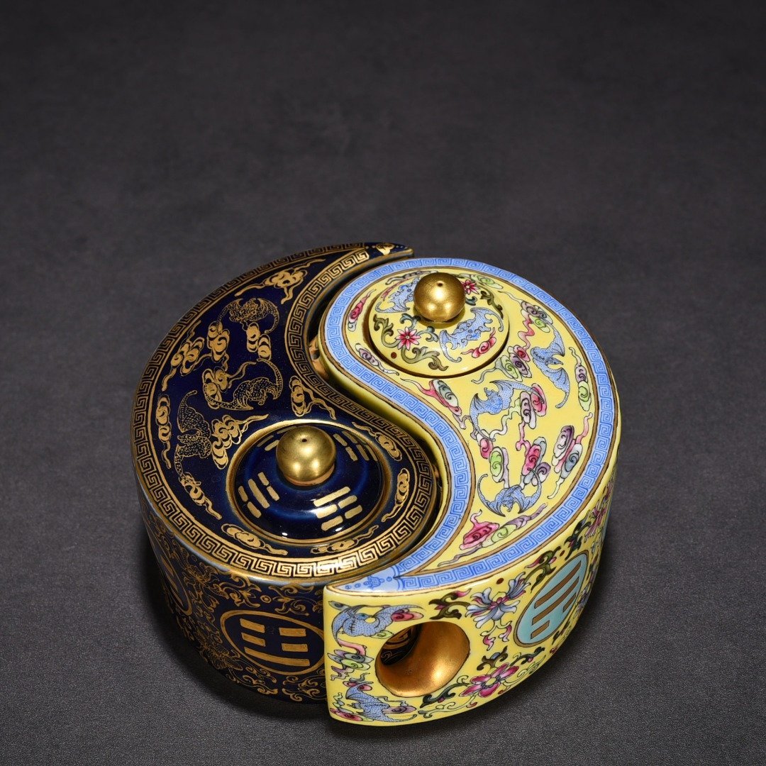 Qing Dynasty Qianlong Festival Blue Glazed Bagua Pot with Golden Fortune