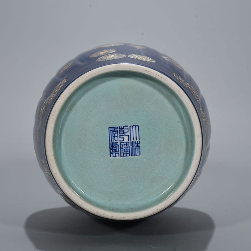 Qing Dynasty Qianlong Festival blue glaze painted with gold pastel leather ball pattern cloth bag vase