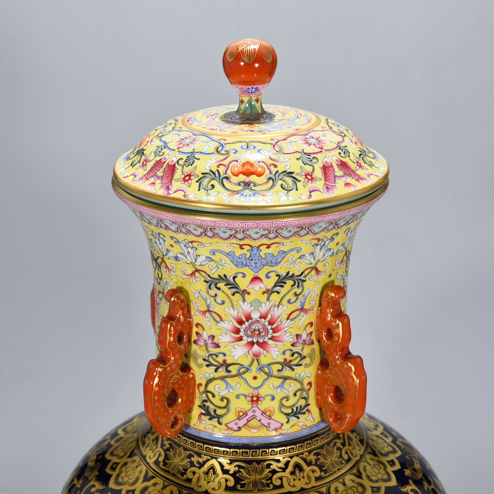 Qing Dynasty Qianlong Festival blue glaze painted gold hollow four seasons flower pattern revolving vase