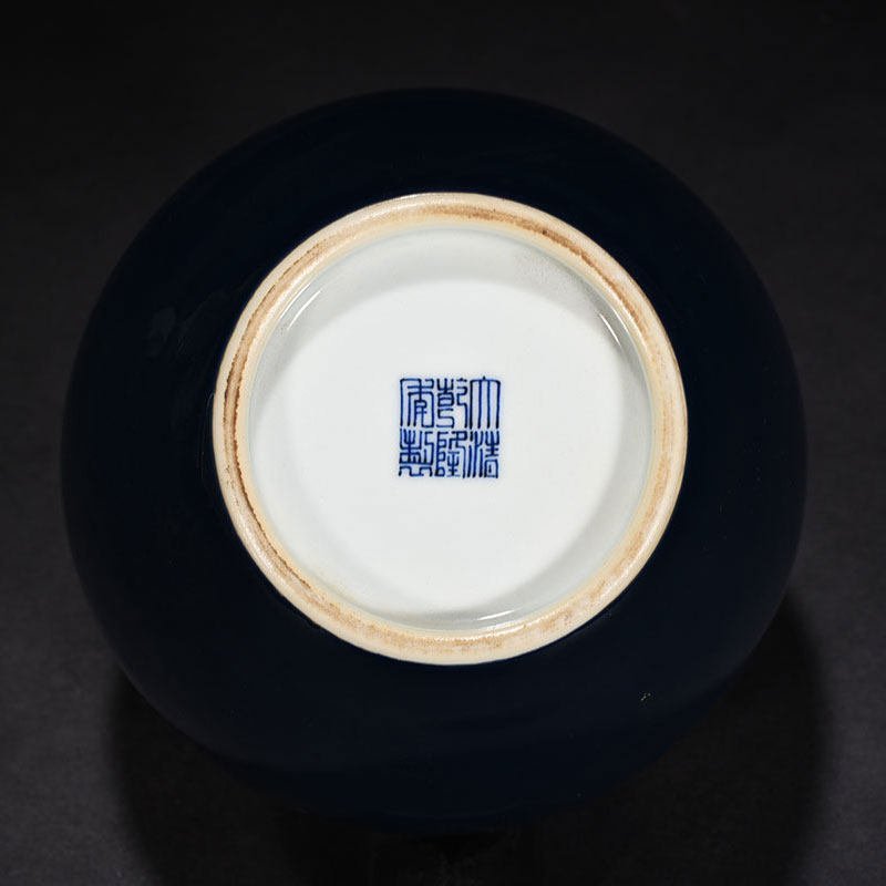 Qing Dynasty Qianlong blue-glazed plum vase