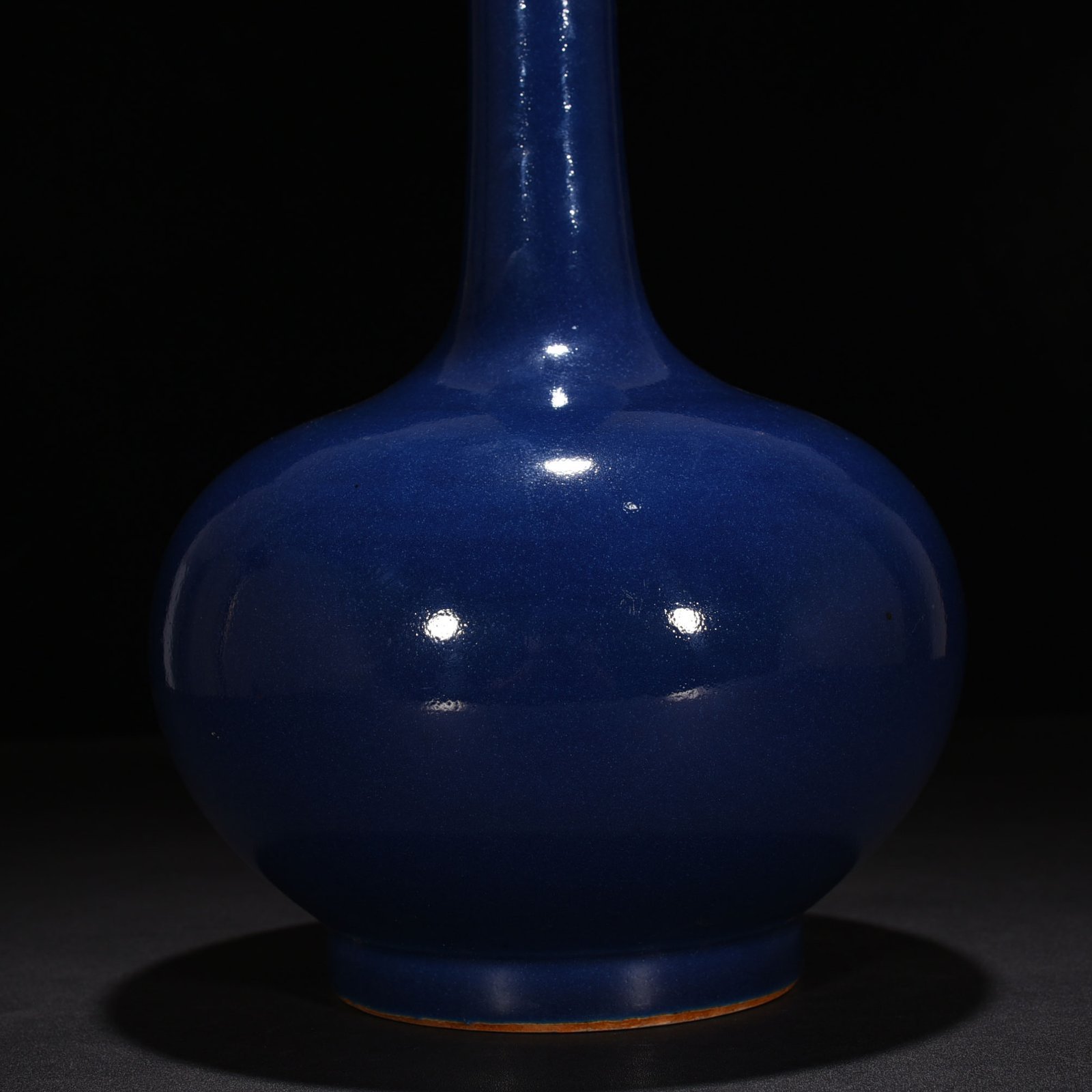 Qing Dynasty Qianlong Festival Blue Glazed Long-neck Vase