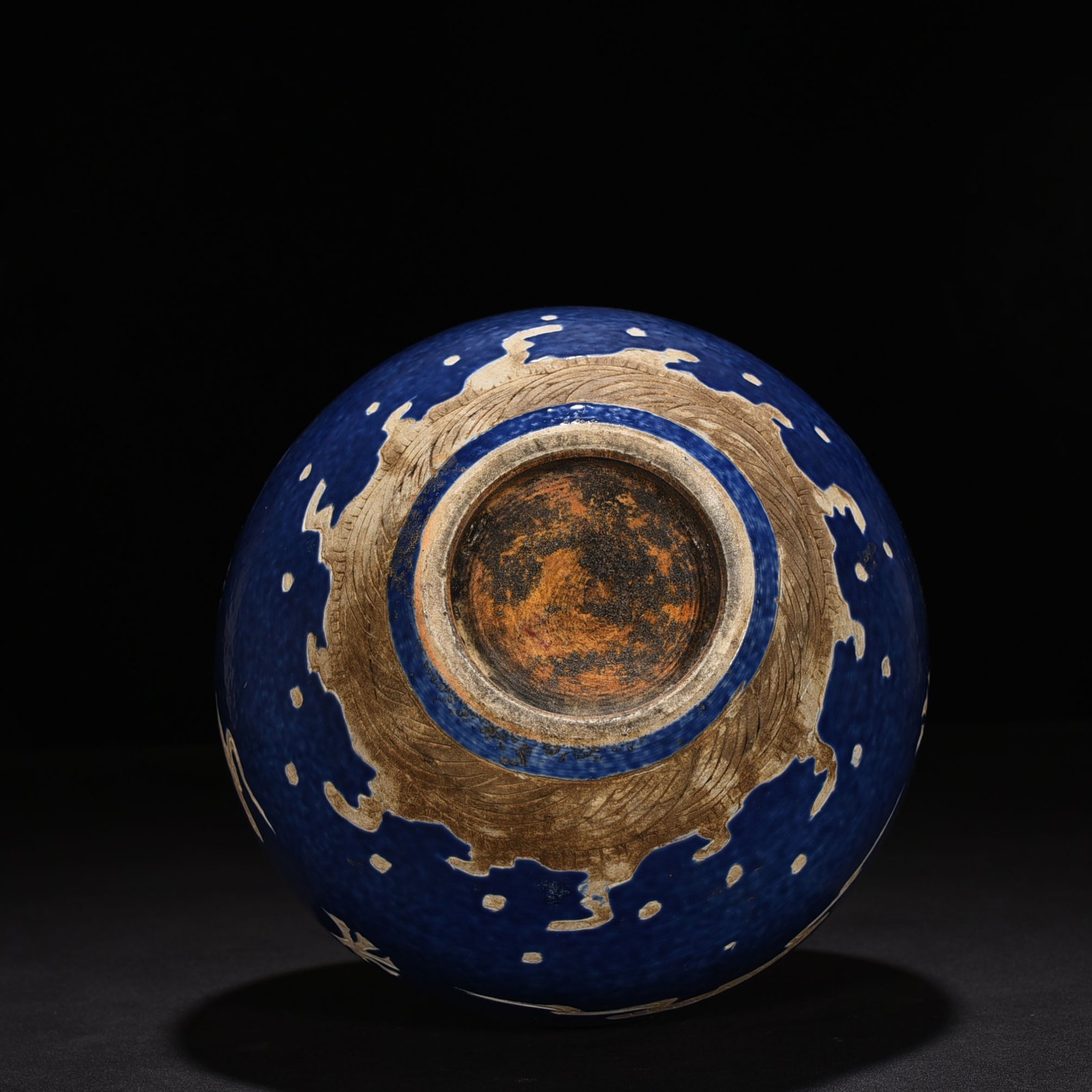 Qing Dynasty Qianlong Festival blue glaze carved dragon pattern celestial sphere vase