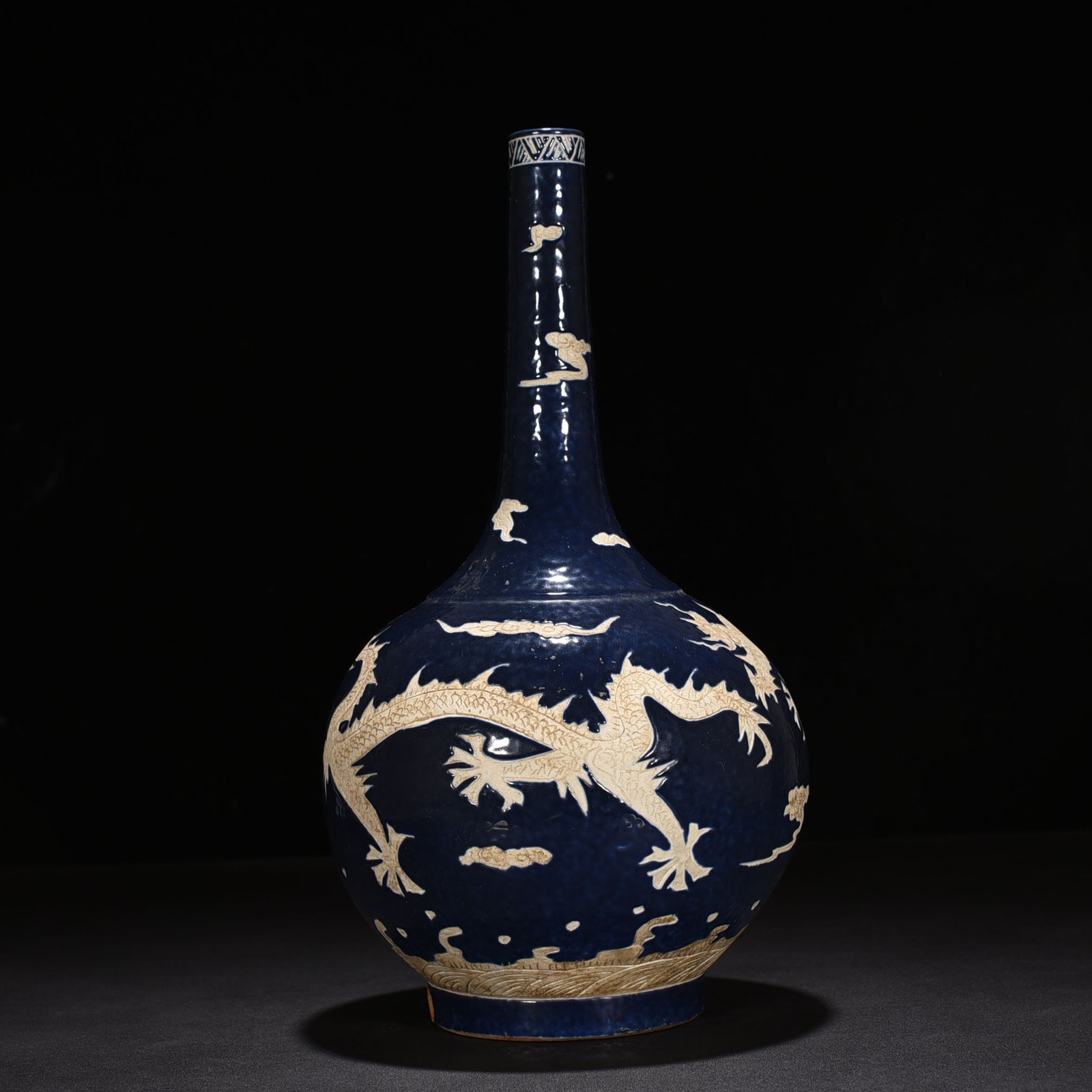 Qing Dynasty Qianlong Festival blue glaze carved dragon pattern flask