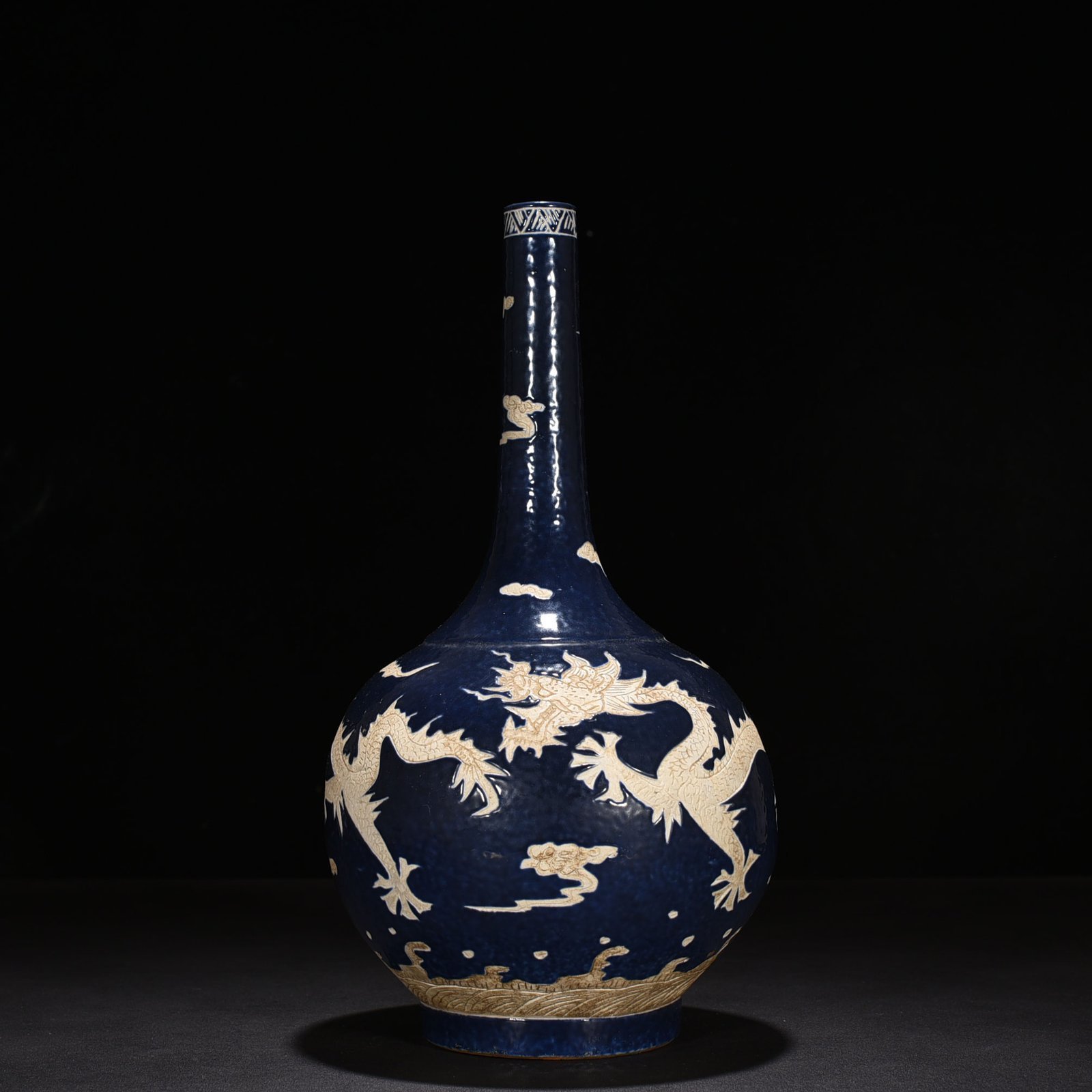 Qing Dynasty Qianlong Festival blue glaze carved dragon pattern flask