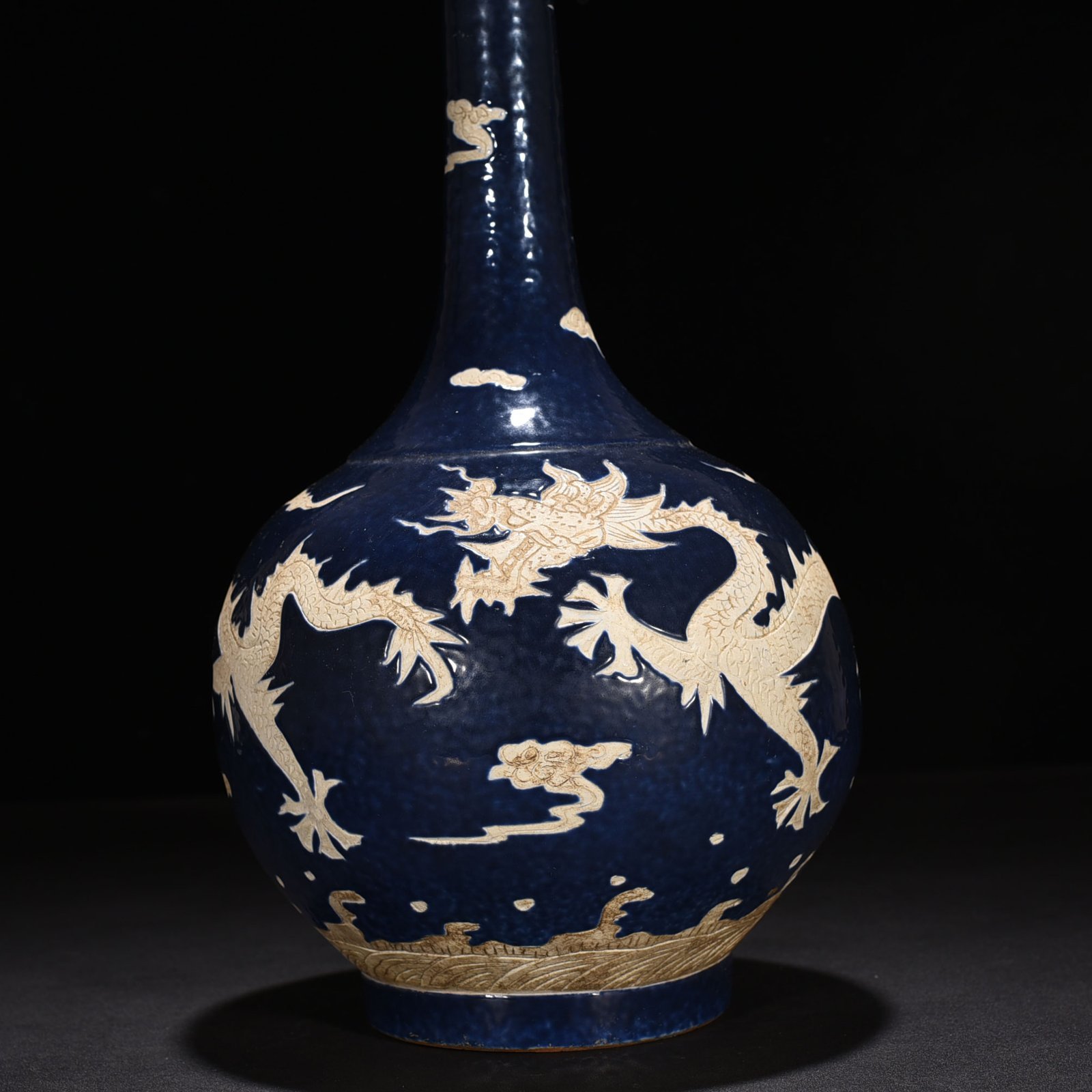 Qing Dynasty Qianlong Festival blue glaze carved dragon pattern flask