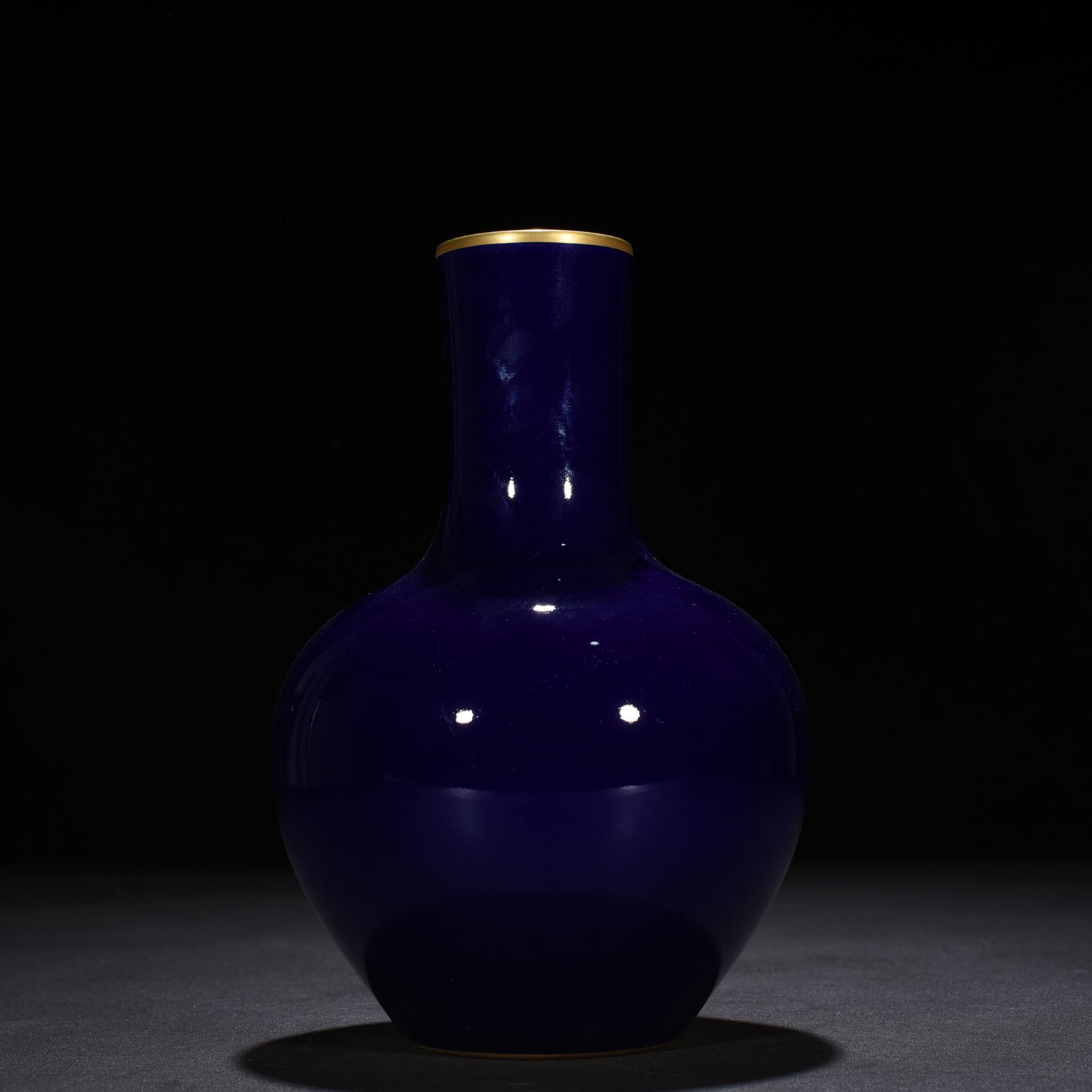 Qing Dynasty Qianlong Festival blue gilt celestial sphere vase