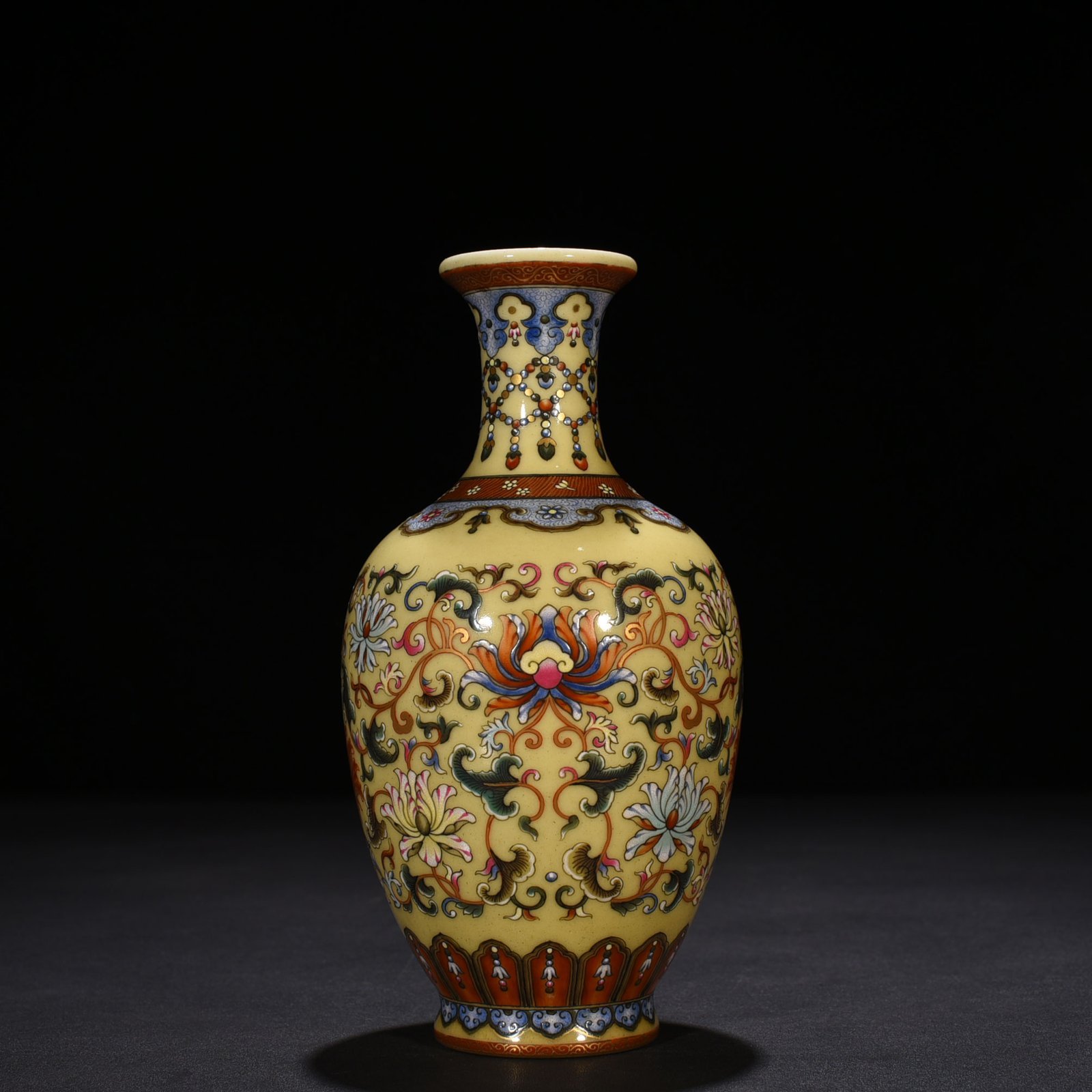 Qing Dynasty Qianlong beige glazed enamel vase with gold