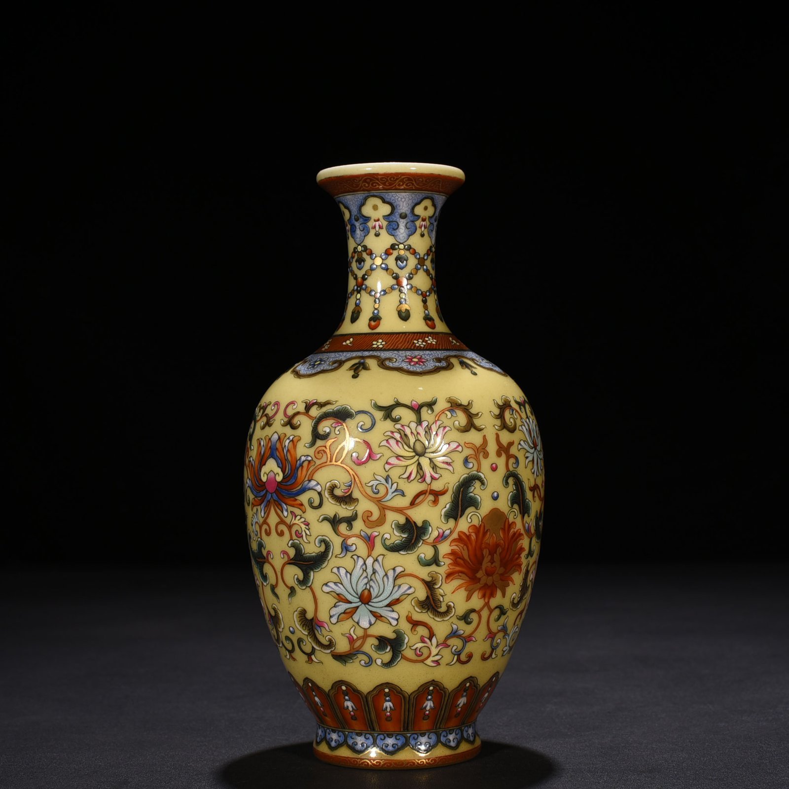 Qing Dynasty Qianlong beige glazed enamel vase with gold