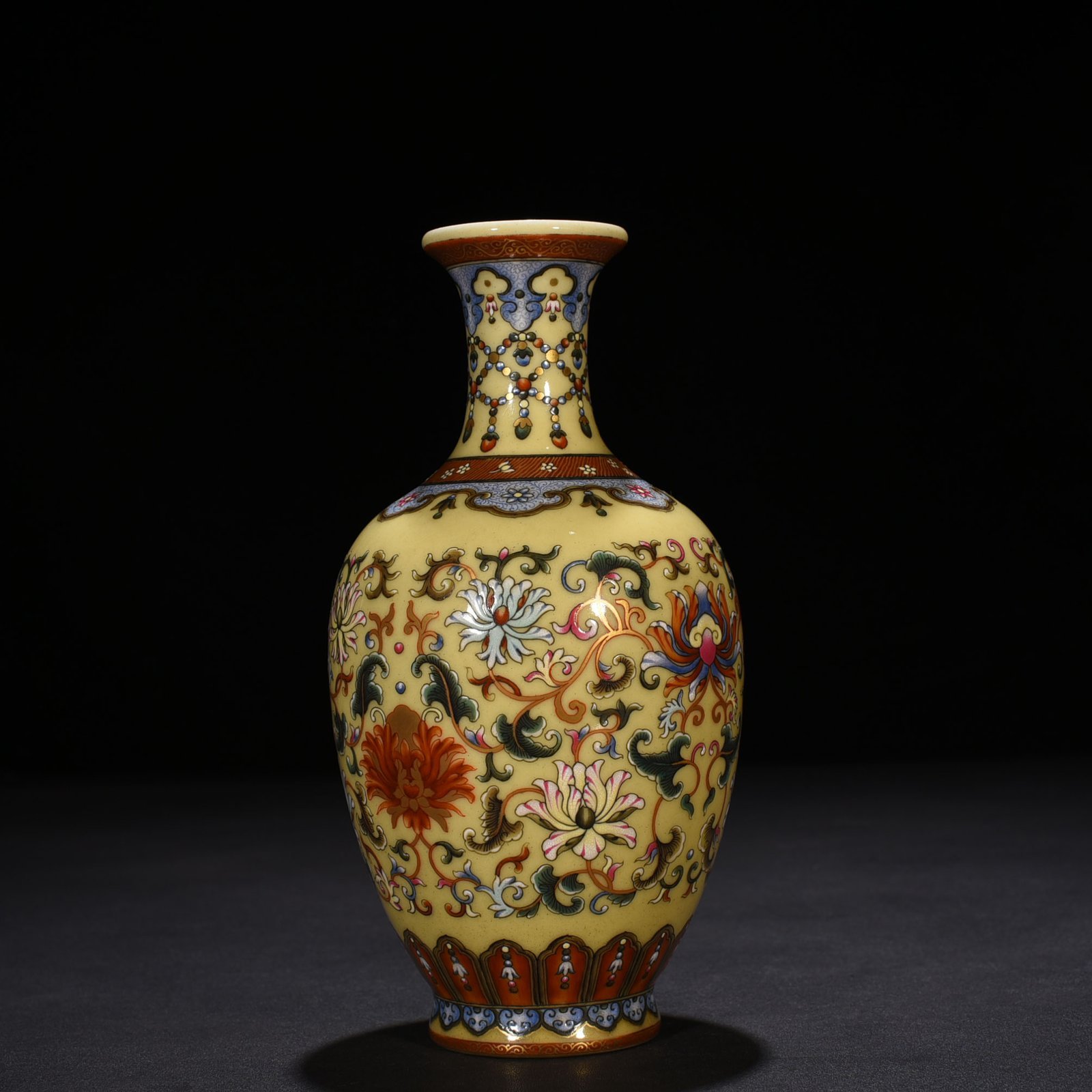 Qing Dynasty Qianlong beige glazed enamel vase with gold