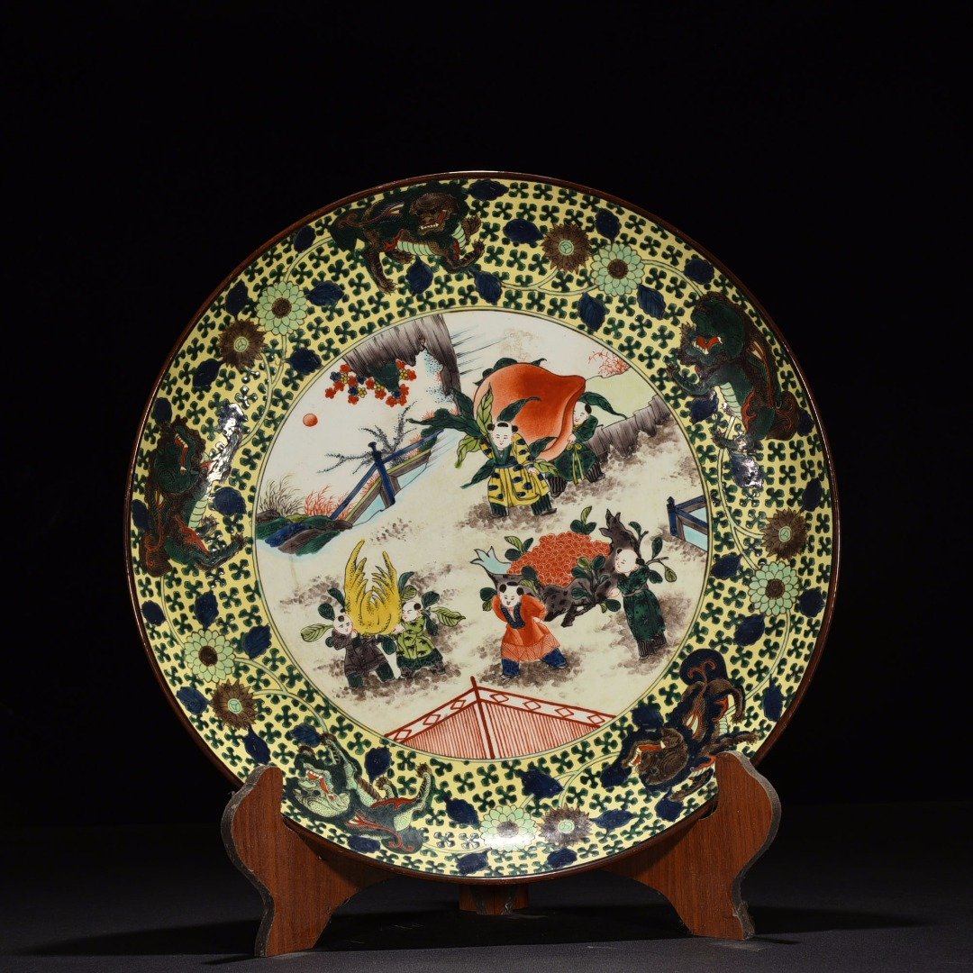 Qing Dynasty Qianlong pastel Sanduo doll pattern plate