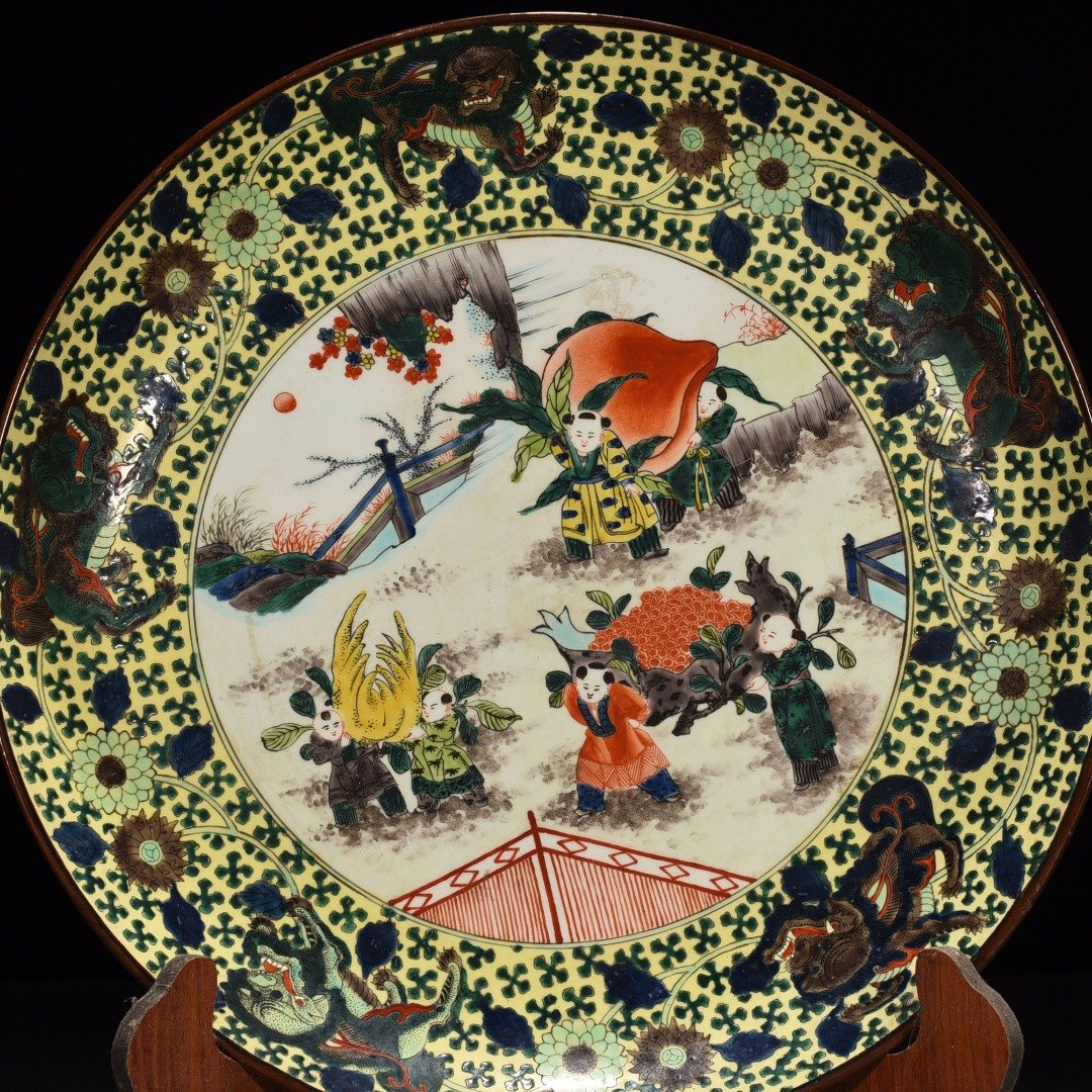 Qing Dynasty Qianlong pastel Sanduo doll pattern plate