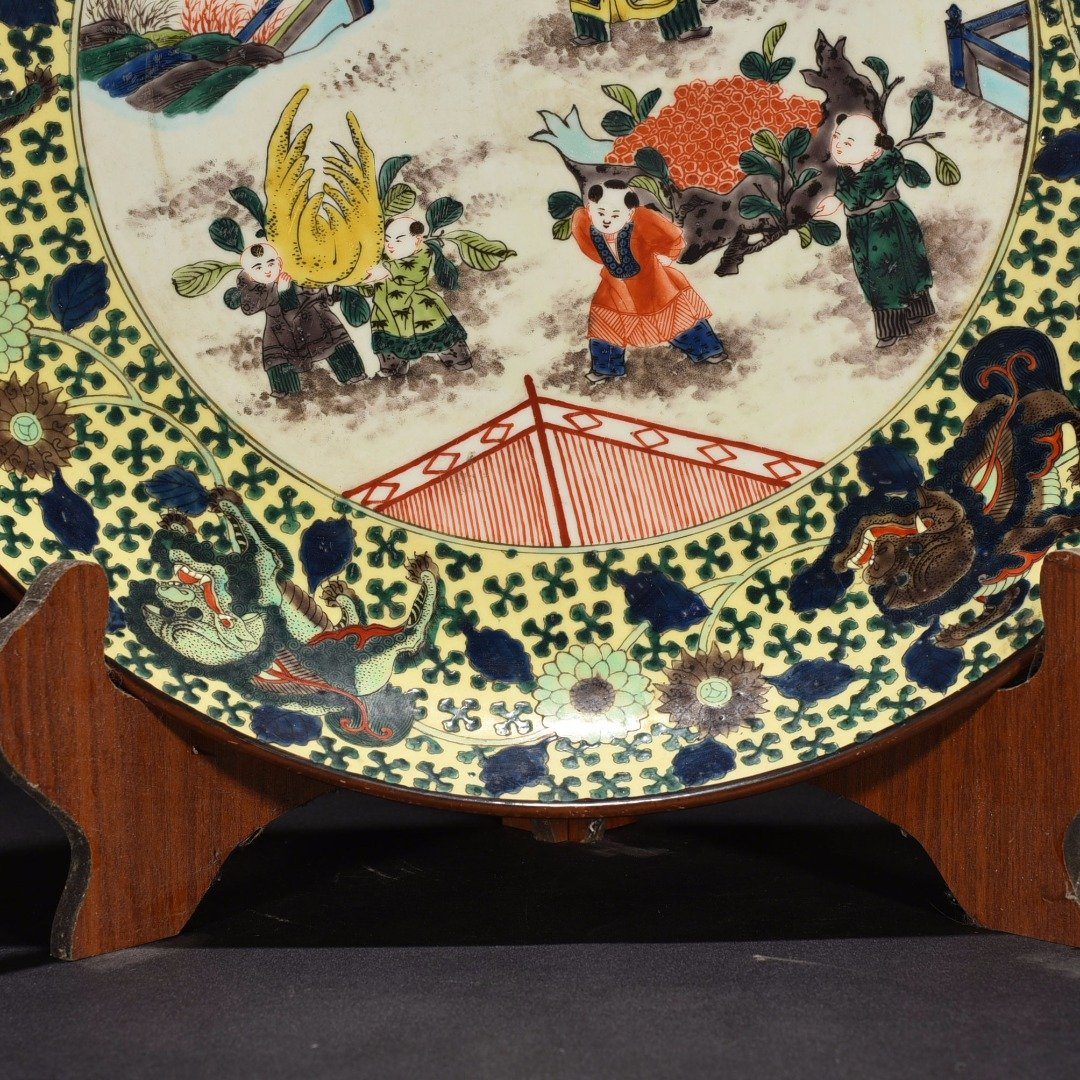 Qing Dynasty Qianlong pastel Sanduo doll pattern plate