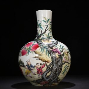 Qing Dynasty Qianlong pastel nine-peach pattern celestial vase