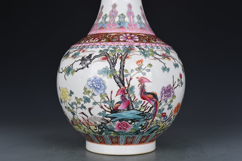 Qing Dynasty Qianlong pastel five-lun picture flower and bird vase
