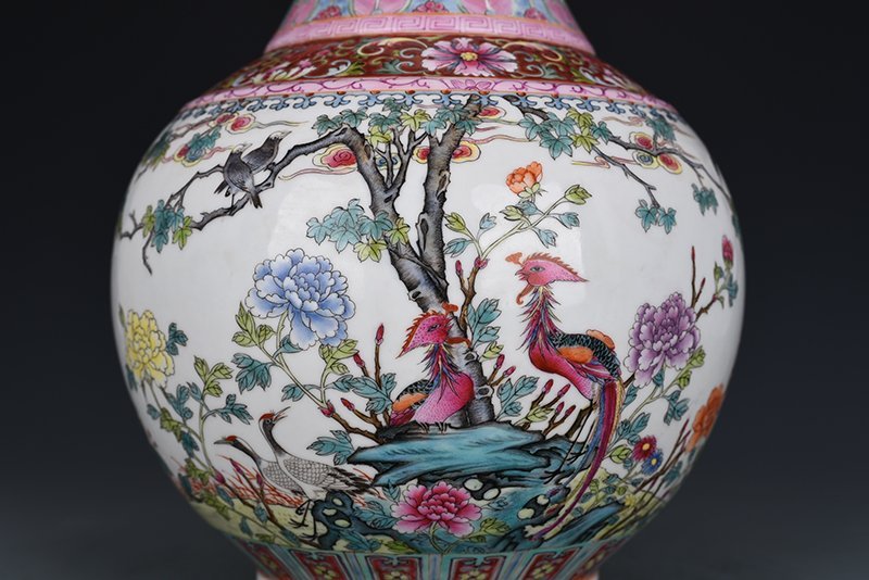 Qing Dynasty Qianlong pastel five-lun picture flower and bird vase