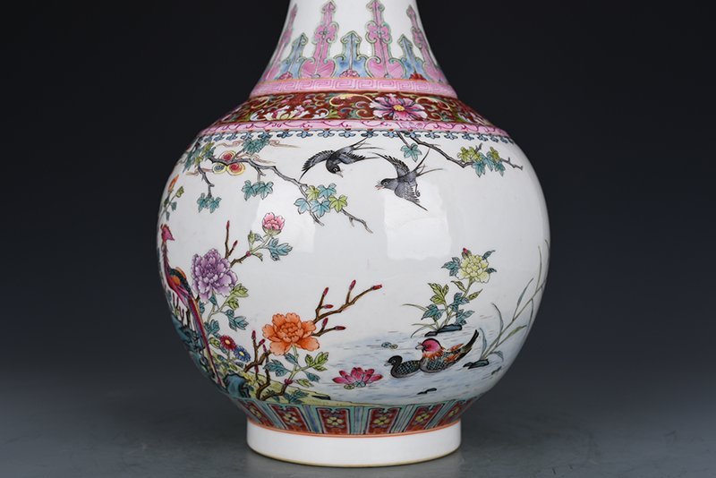 Qing Dynasty Qianlong pastel five-lun picture flower and bird vase