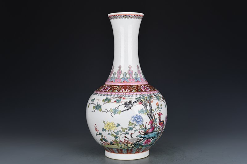 Qing Dynasty Qianlong pastel five-lun picture flower and bird vase