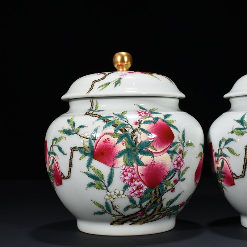 Qing Dynasty Qianlong famille rose Five Blessings and Nine Peach pattern lid jar