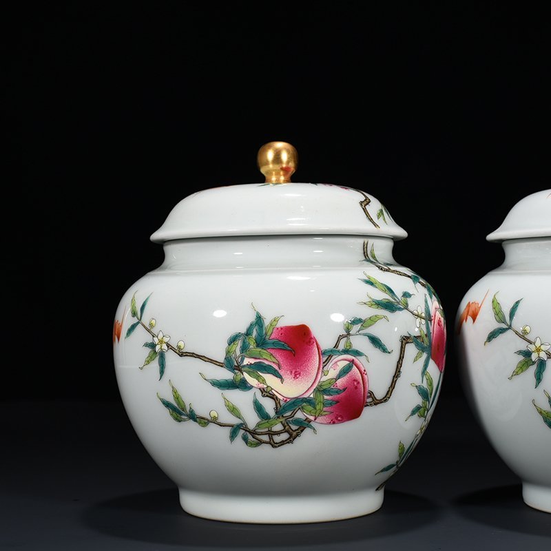 Qing Dynasty Qianlong famille rose Five Blessings and Nine Peach pattern lid jar