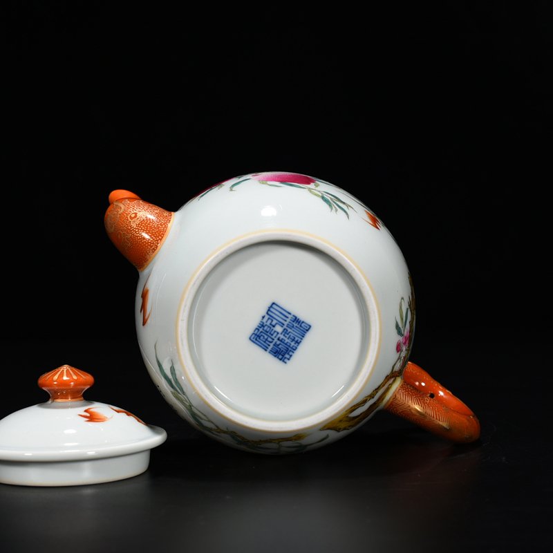 Qing Dynasty Qianlong pastel pot with five blessings and nine peach verses