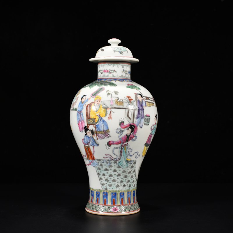Qing Dynasty Qianlong pastel general jar with character and story pattern