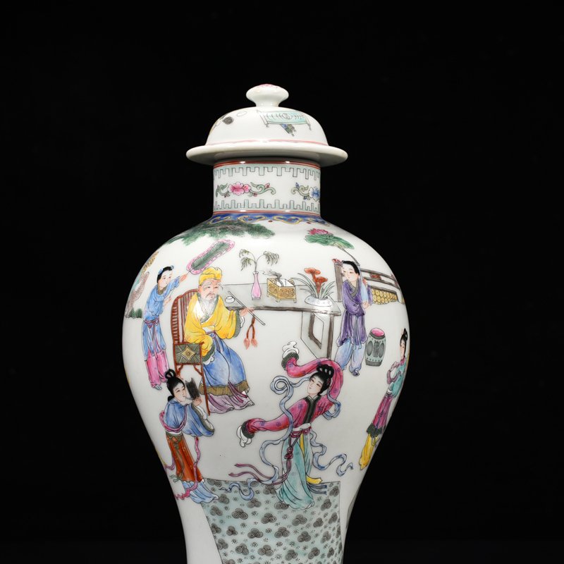 Qing Dynasty Qianlong pastel general jar with character and story pattern