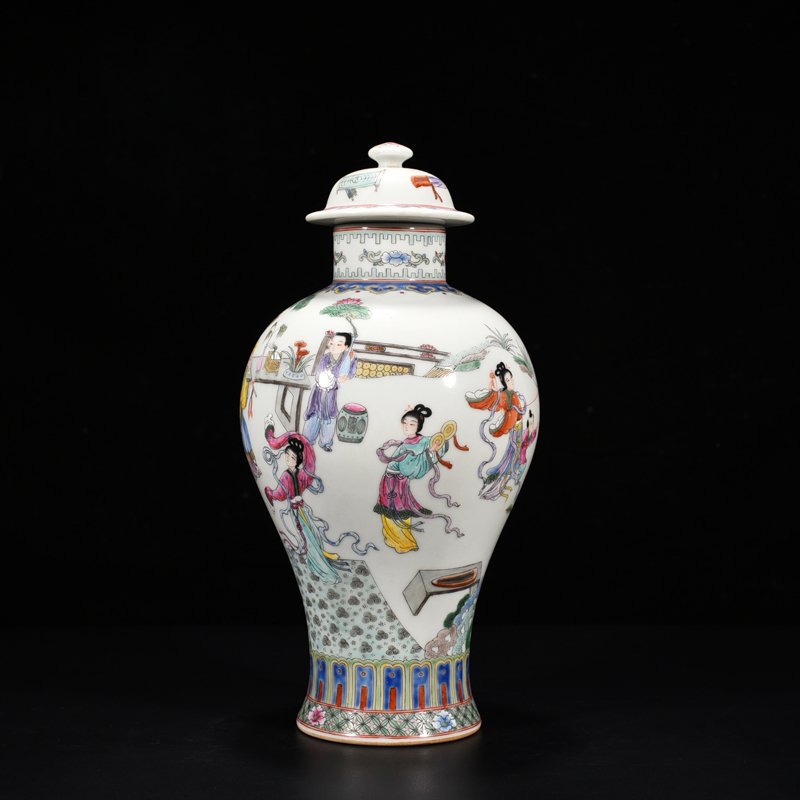 Qing Dynasty Qianlong pastel general jar with character and story pattern