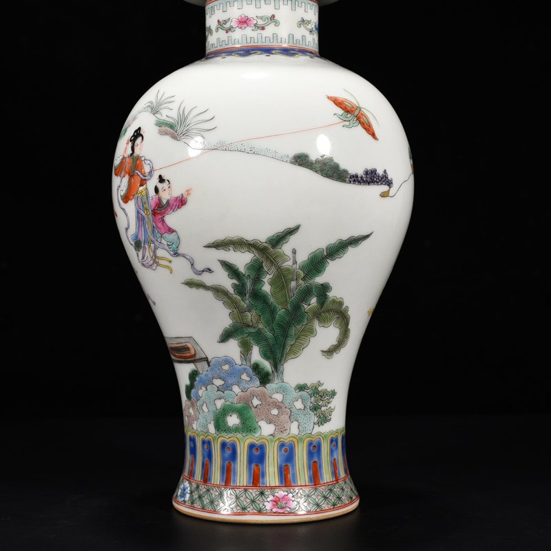 Qing Dynasty Qianlong pastel general jar with character and story pattern