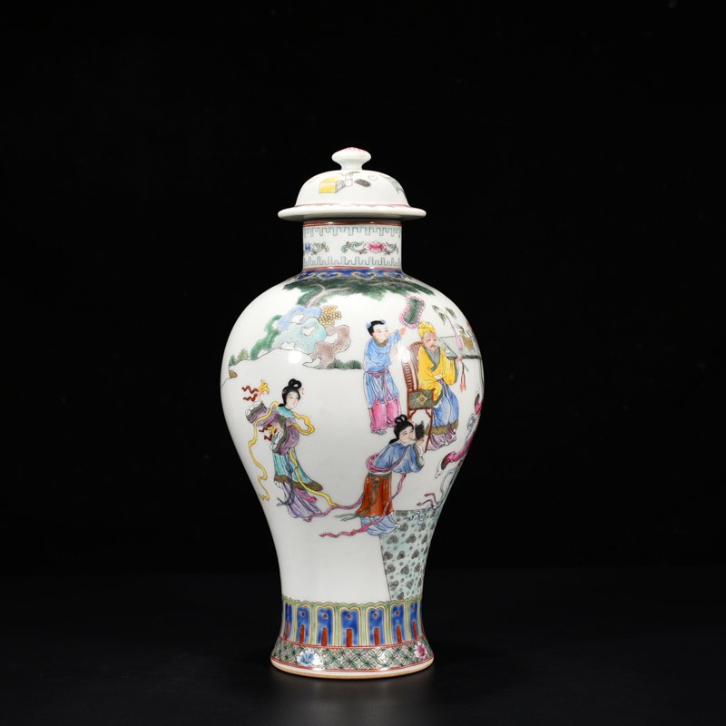 Qing Dynasty Qianlong pastel general jar with character and story pattern