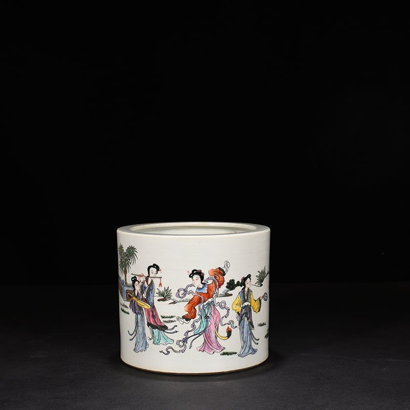 Qing Dynasty Qianlong pastel brush holder with lady figures