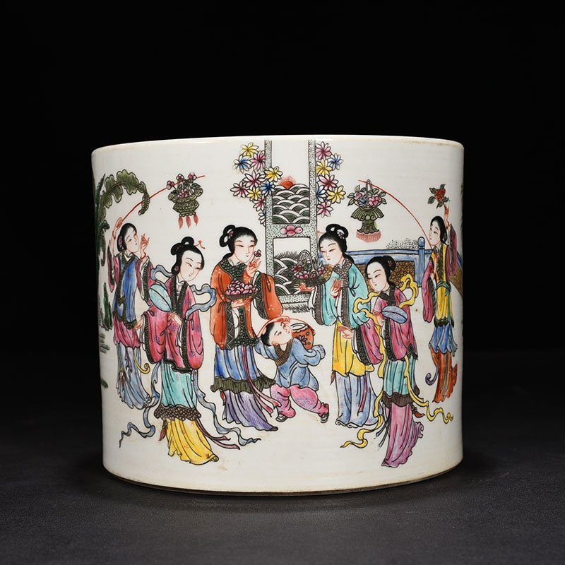 Qing Dynasty Qianlong pastel brush holder with lady figures