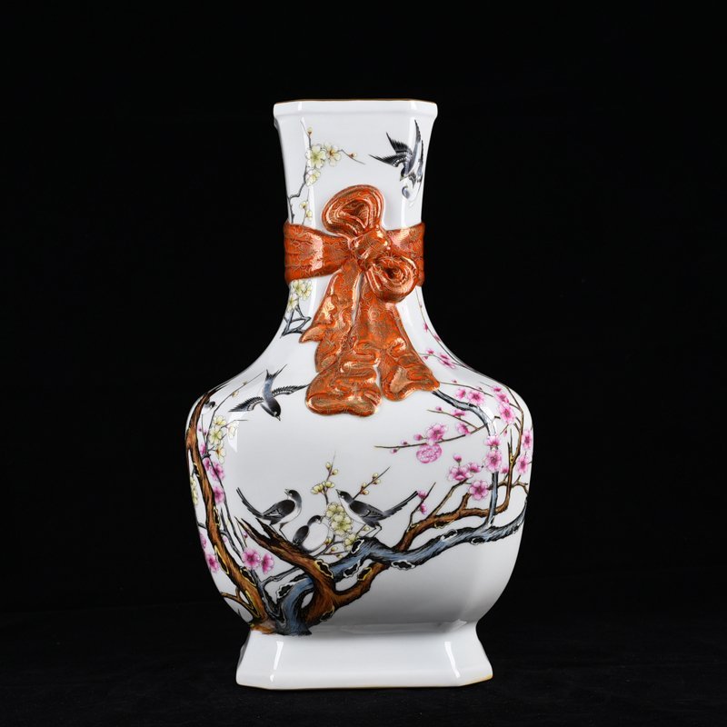 Qing Dynasty Qianlong pastel square vase with twelve good news of spring and brocade belt