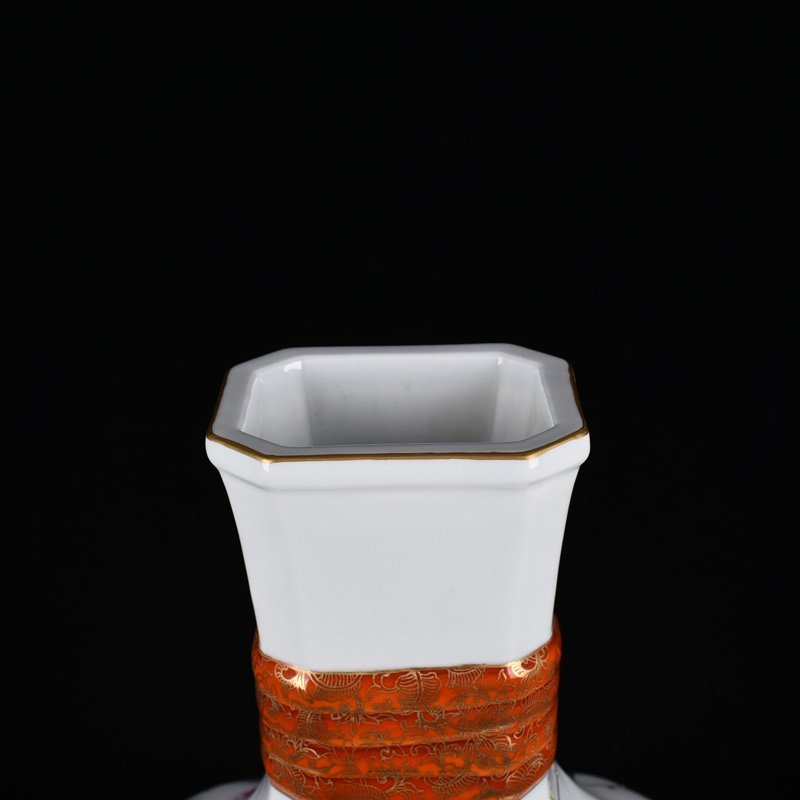 Qing Dynasty Qianlong pastel square vase with twelve good news of spring and brocade belt