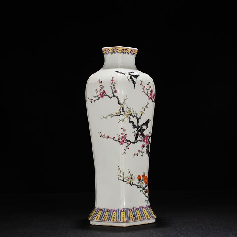 Qing Dynasty Qianlong pastel twelve magpies priming six-square vase