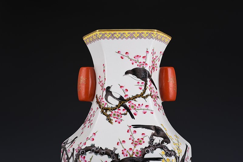 Qing Dynasty Qianlong pastel twelve magpies announcing spring with ears square vase