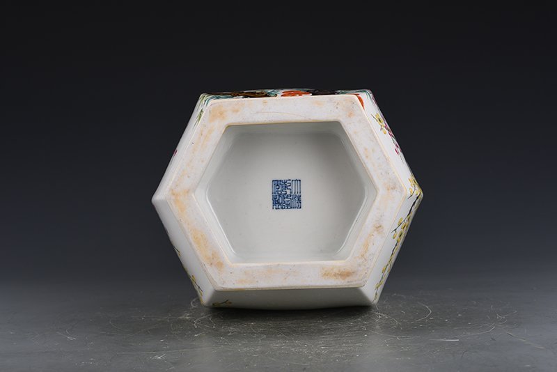 Qing Dynasty Qianlong pastel twelve magpies announcing spring with ears square vase
