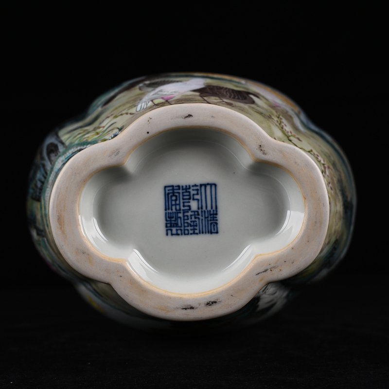 Qing Dynasty Qianlong pastel peace and wealth flower and bird amphorae