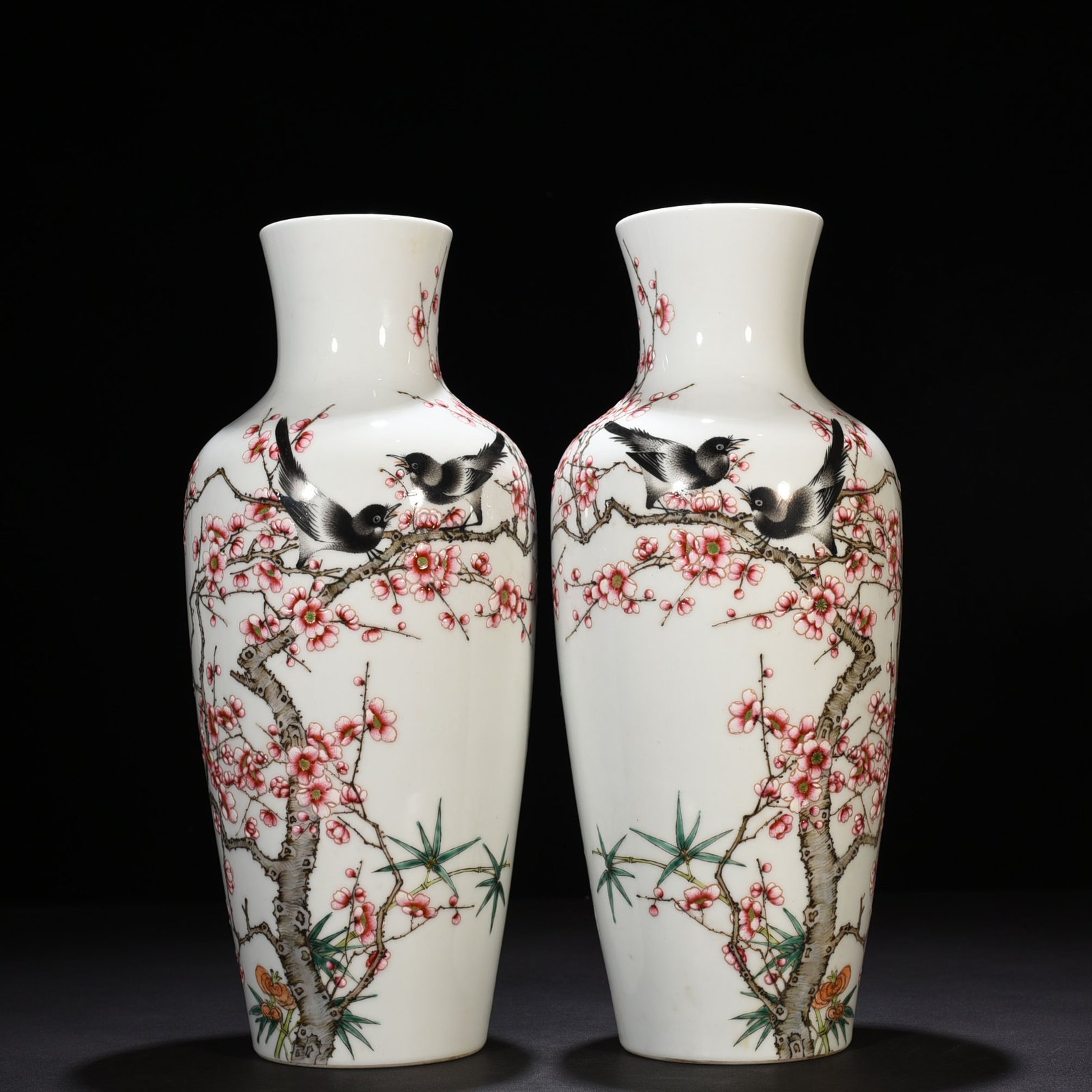 Qing Dynasty Qianlong pastel Xishang eyebrow tattoo vase