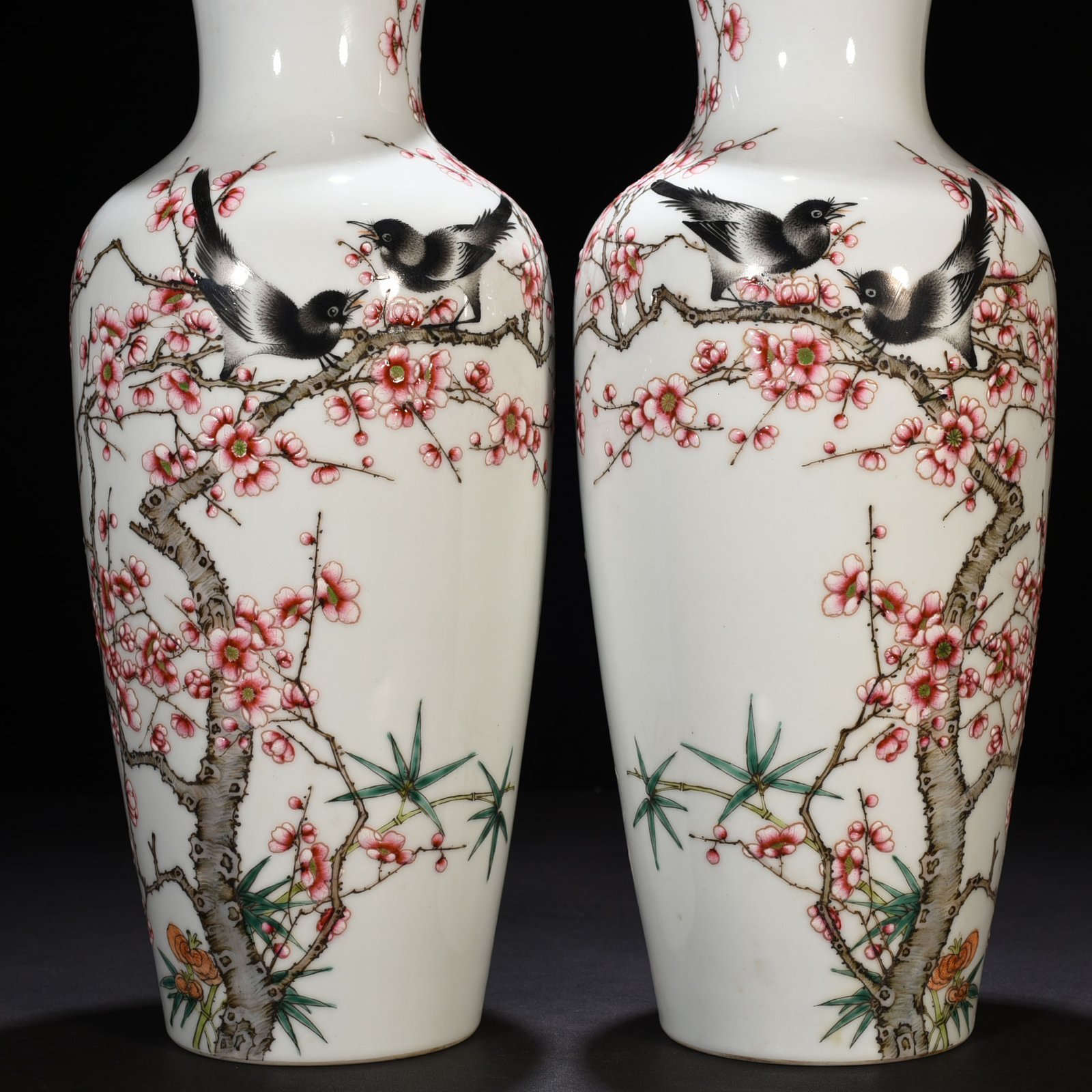 Qing Dynasty Qianlong pastel Xishang eyebrow tattoo vase