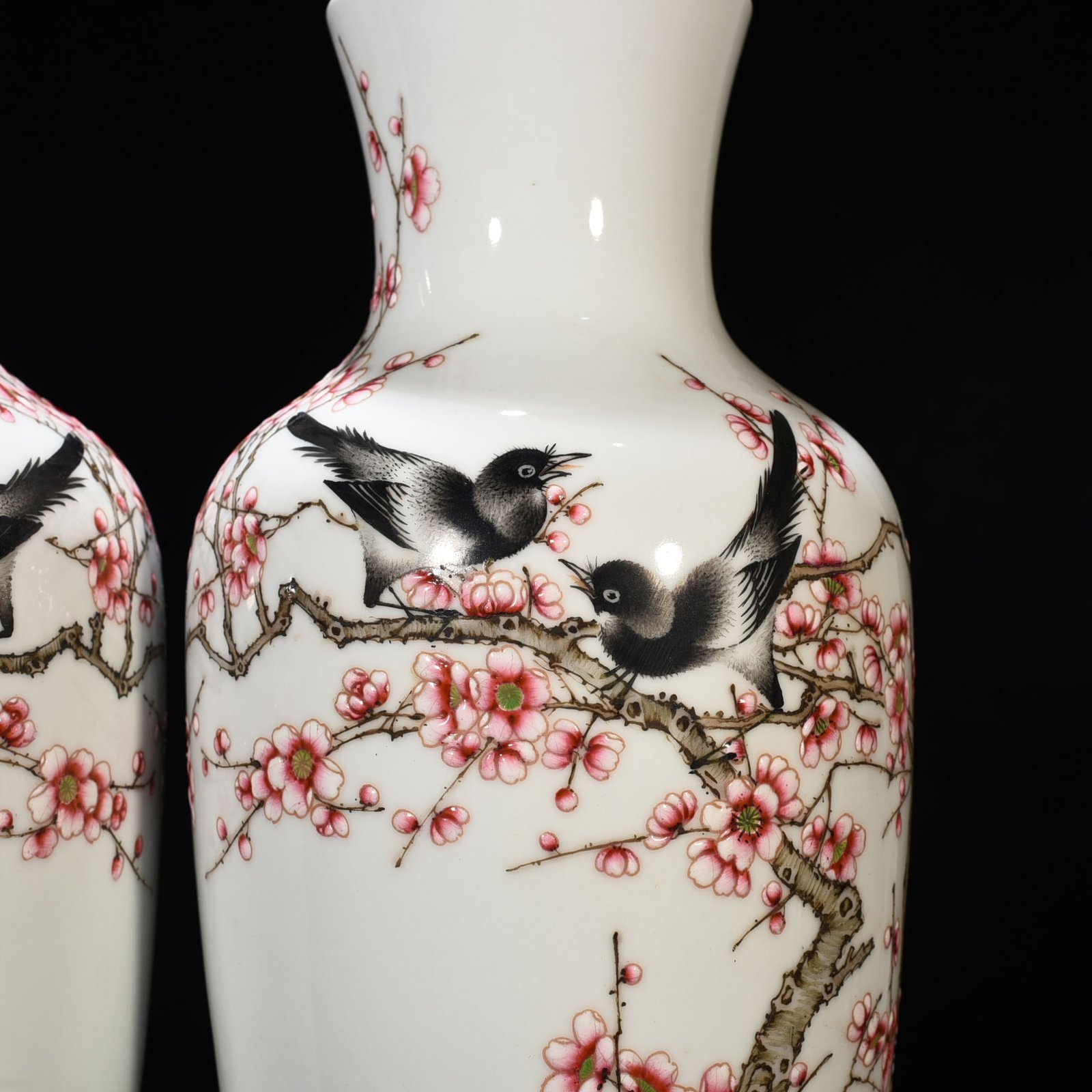 Qing Dynasty Qianlong pastel Xishang eyebrow tattoo vase