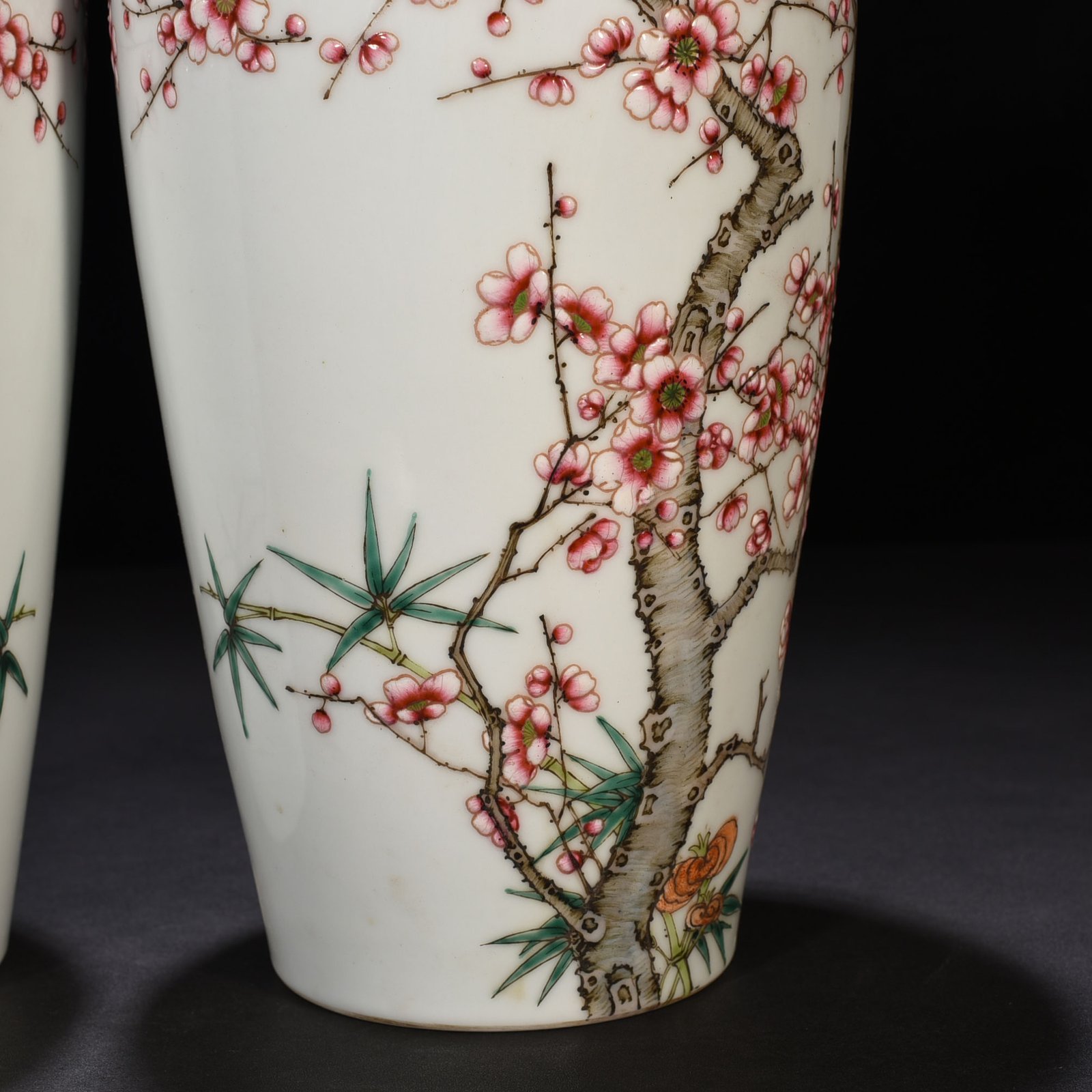 Qing Dynasty Qianlong pastel Xishang eyebrow tattoo vase