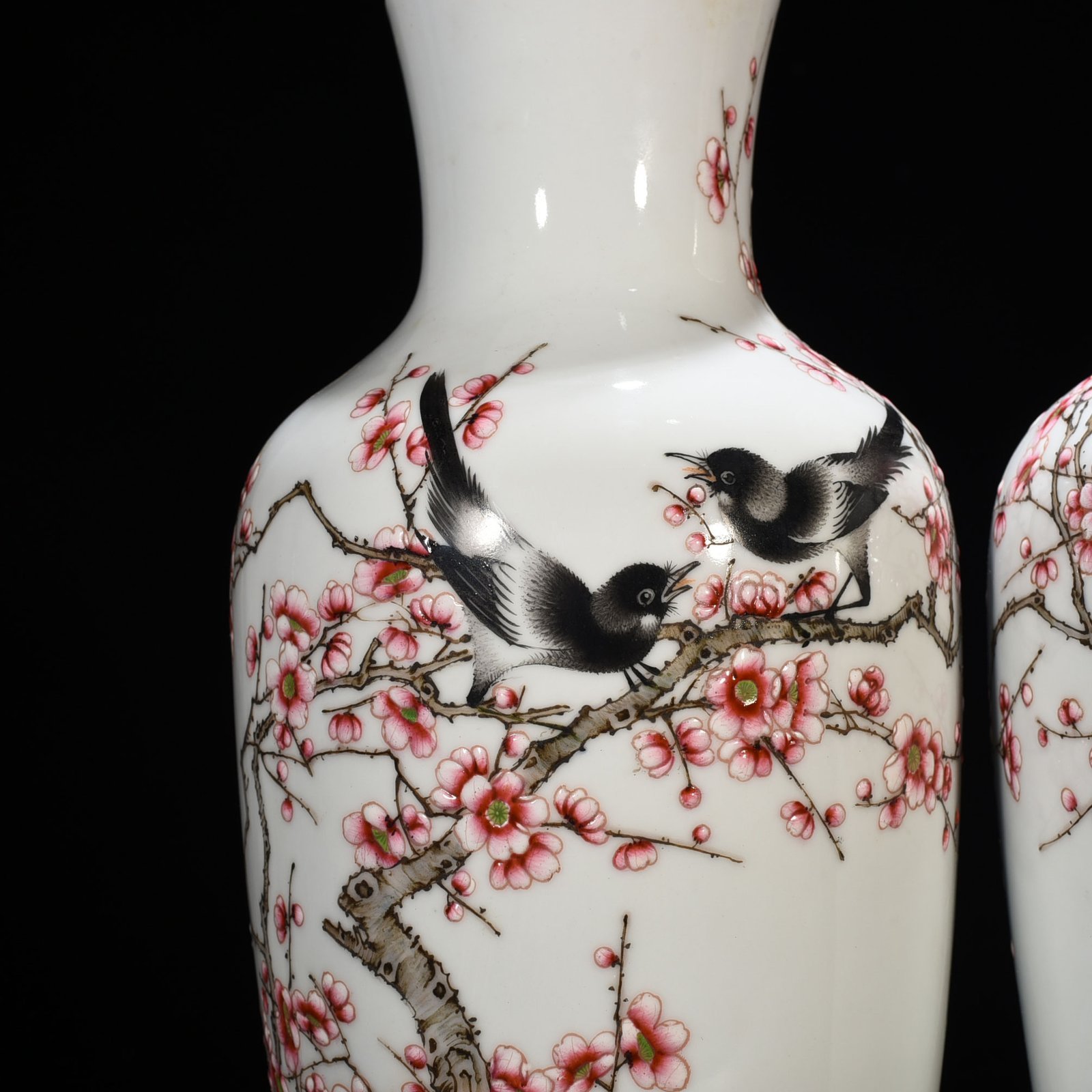 Qing Dynasty Qianlong pastel Xishang eyebrow tattoo vase
