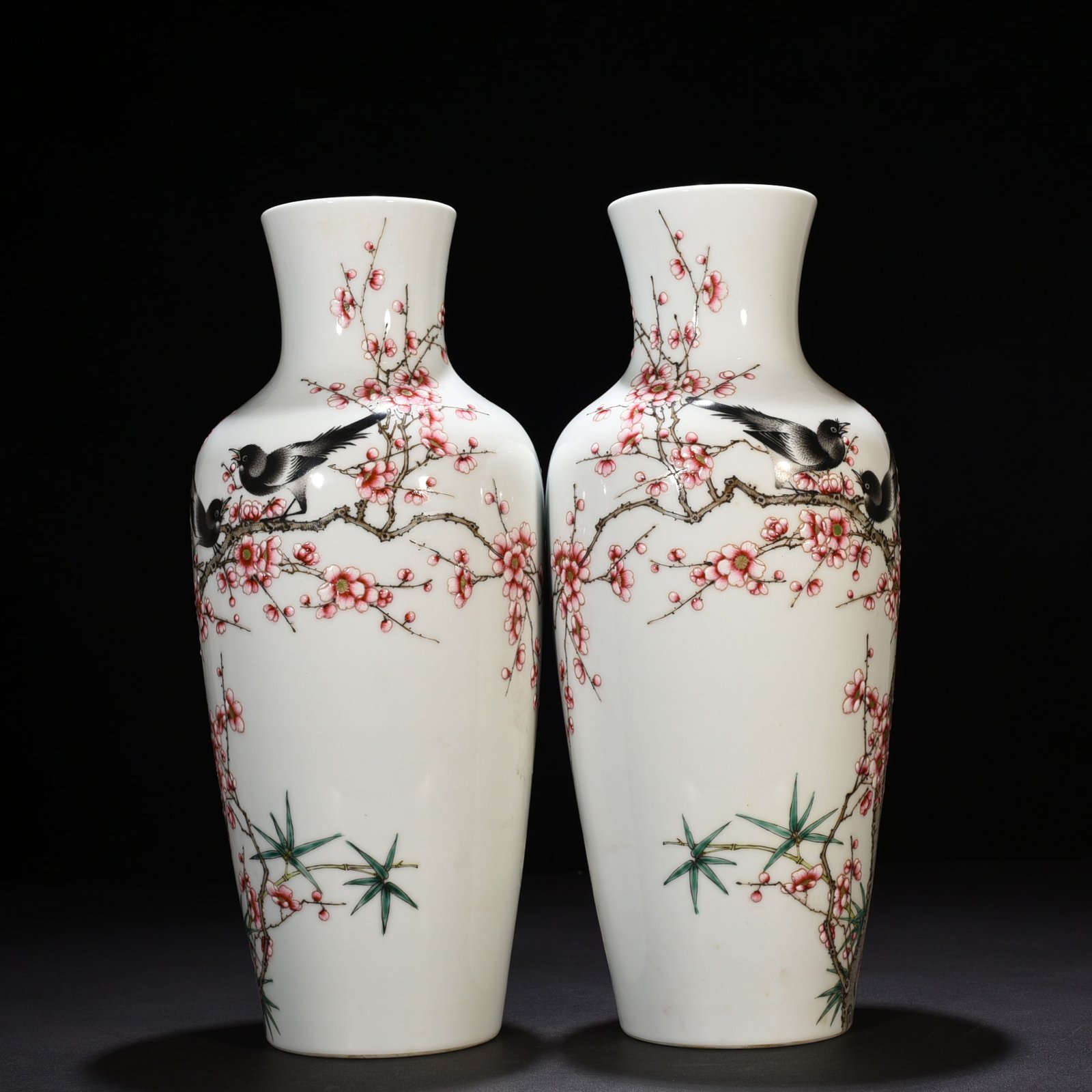 Qing Dynasty Qianlong pastel Xishang eyebrow tattoo vase