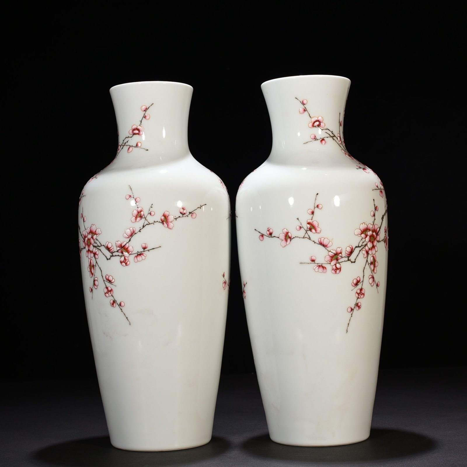 Qing Dynasty Qianlong pastel Xishang eyebrow tattoo vase