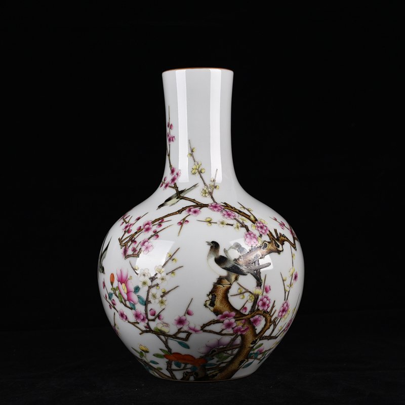 Qing Dynasty Qianlong pastel magpie plum pattern sky vase