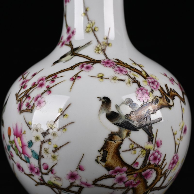 Qing Dynasty Qianlong pastel magpie plum pattern sky vase