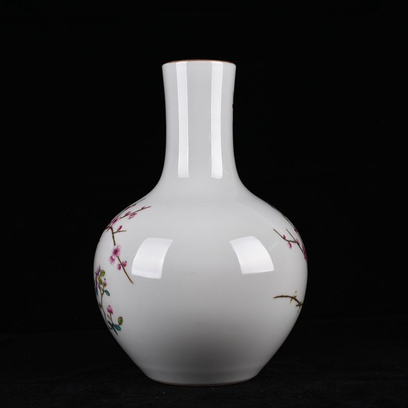 Qing Dynasty Qianlong pastel magpie plum pattern sky vase