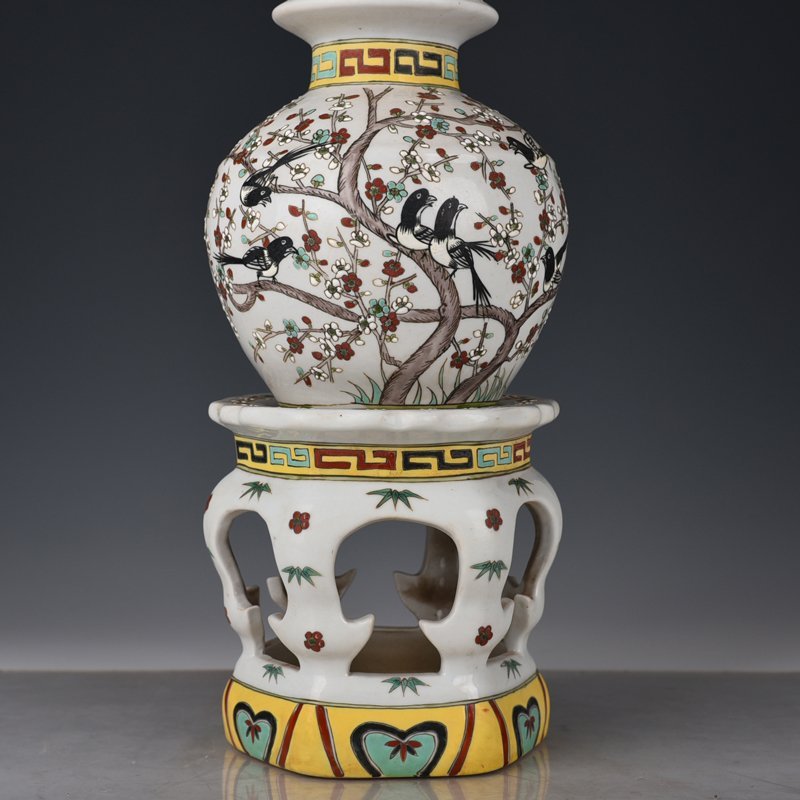 Qing Dynasty Qianlong pastel magpie and plum blossom vase